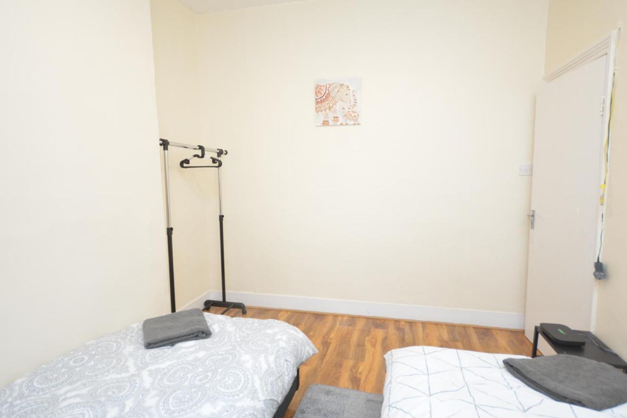 Cheerful 4 Bedroom House In Greater Londyn Zewnętrze zdjęcie