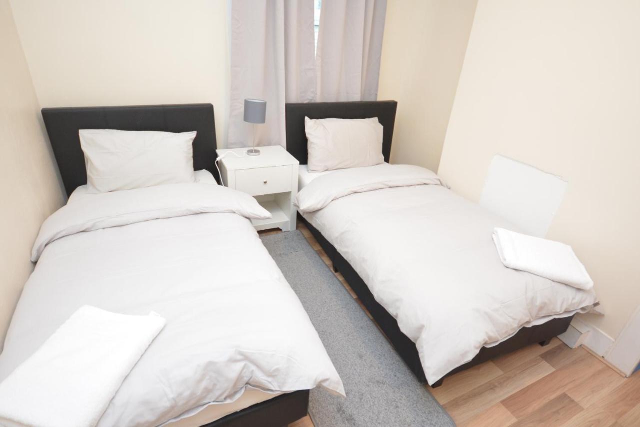 Cheerful 4 Bedroom House In Greater Londyn Zewnętrze zdjęcie