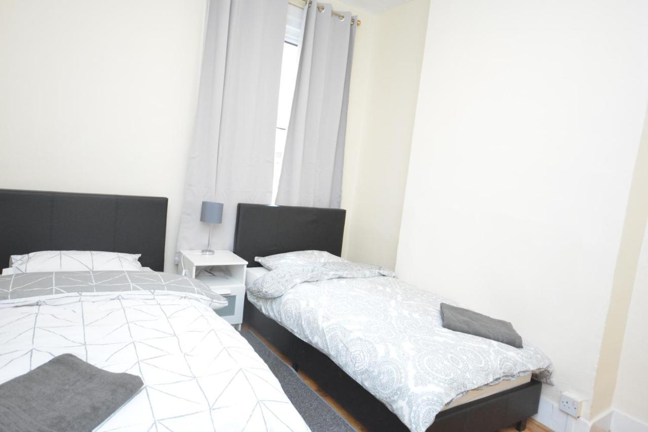 Cheerful 4 Bedroom House In Greater Londyn Zewnętrze zdjęcie