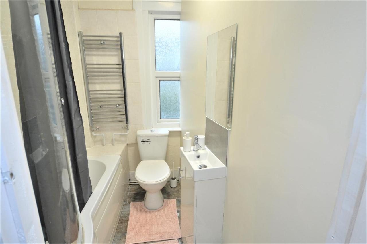 Cheerful 4 Bedroom House In Greater Londyn Zewnętrze zdjęcie