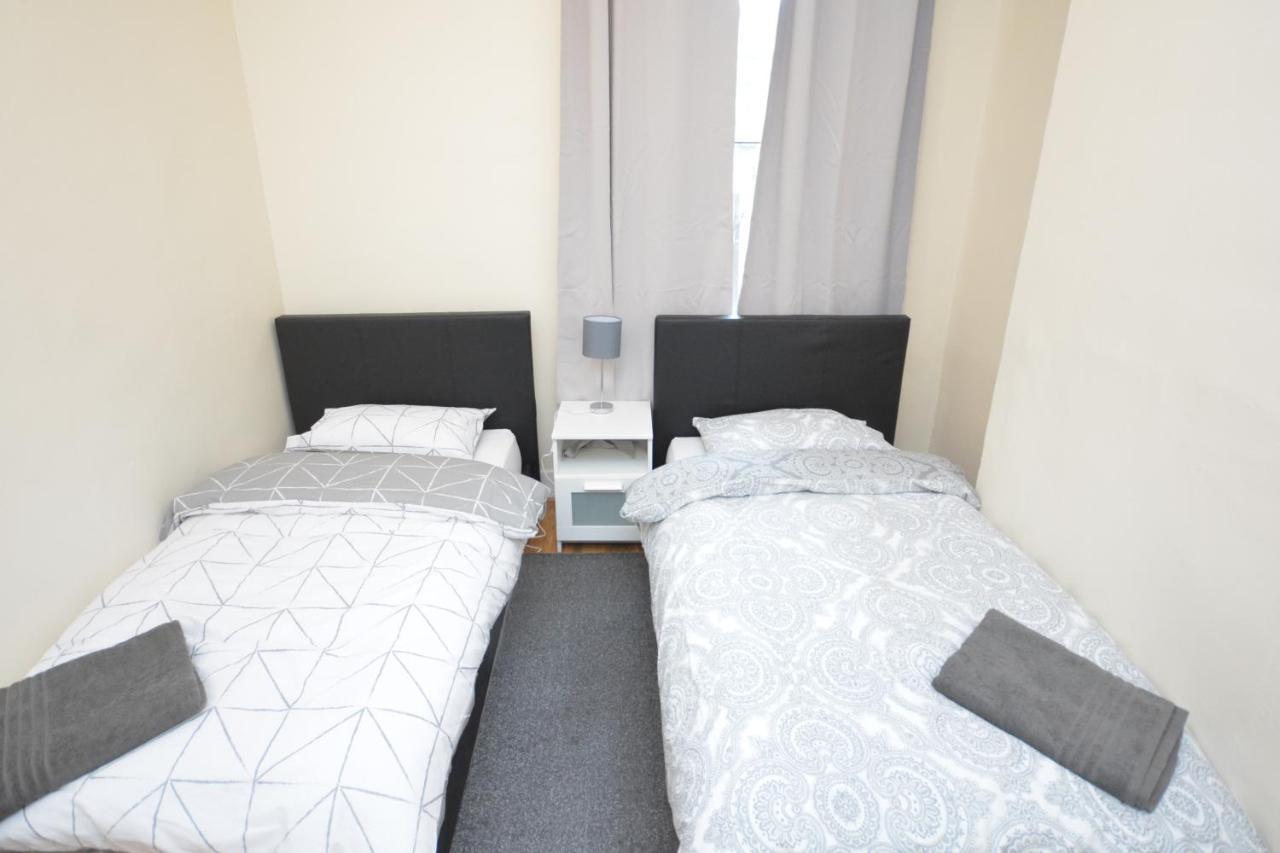 Cheerful 4 Bedroom House In Greater Londyn Zewnętrze zdjęcie
