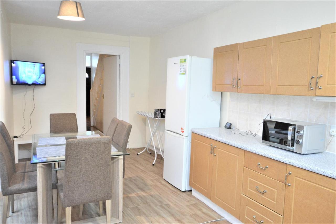 Cheerful 4 Bedroom House In Greater Londyn Zewnętrze zdjęcie