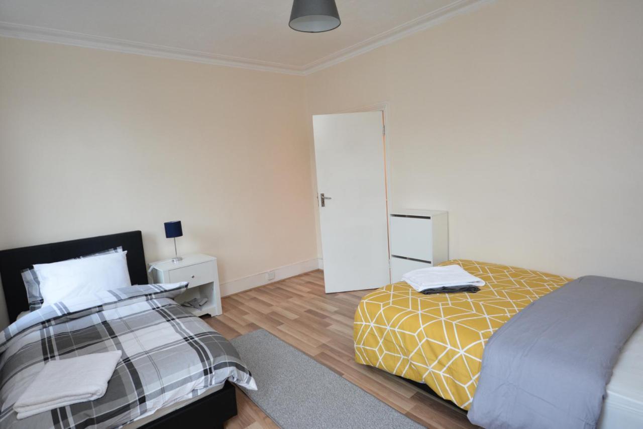 Cheerful 4 Bedroom House In Greater Londyn Zewnętrze zdjęcie