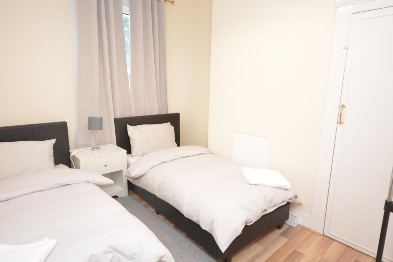 Cheerful 4 Bedroom House In Greater Londyn Zewnętrze zdjęcie