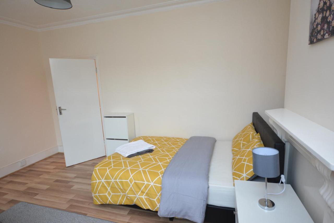 Cheerful 4 Bedroom House In Greater Londyn Zewnętrze zdjęcie
