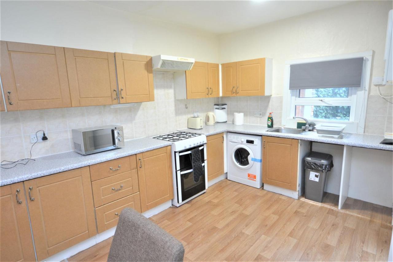 Cheerful 4 Bedroom House In Greater Londyn Zewnętrze zdjęcie