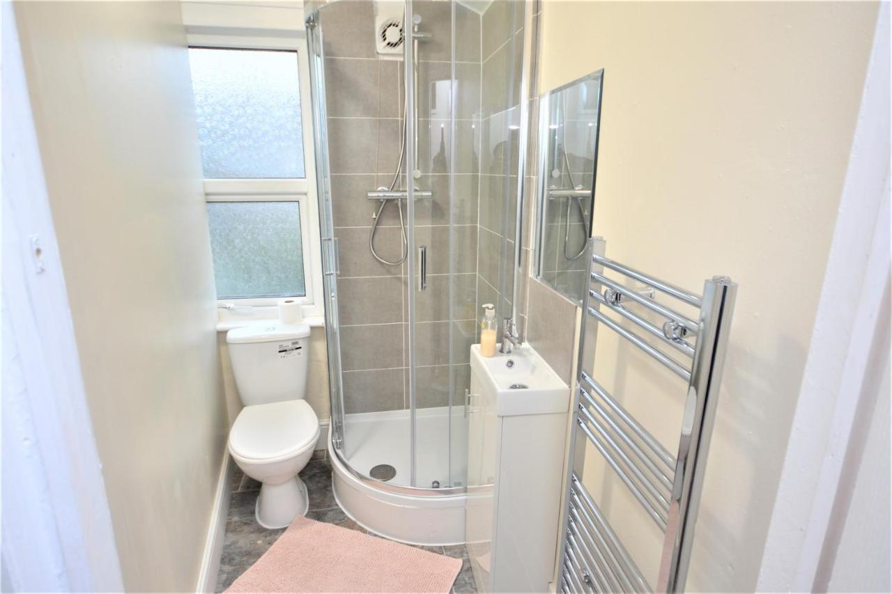 Cheerful 4 Bedroom House In Greater Londyn Zewnętrze zdjęcie