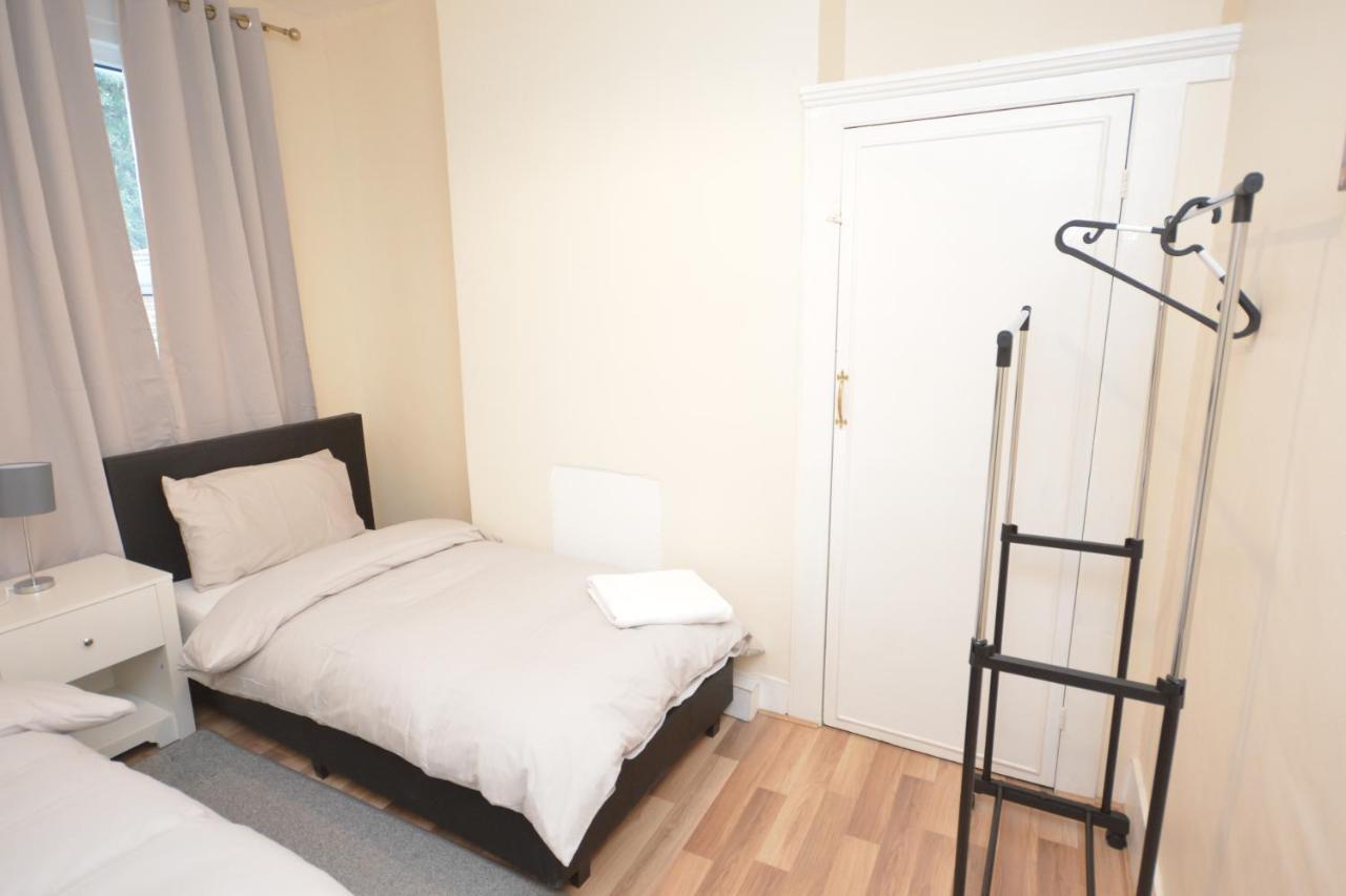 Cheerful 4 Bedroom House In Greater Londyn Zewnętrze zdjęcie