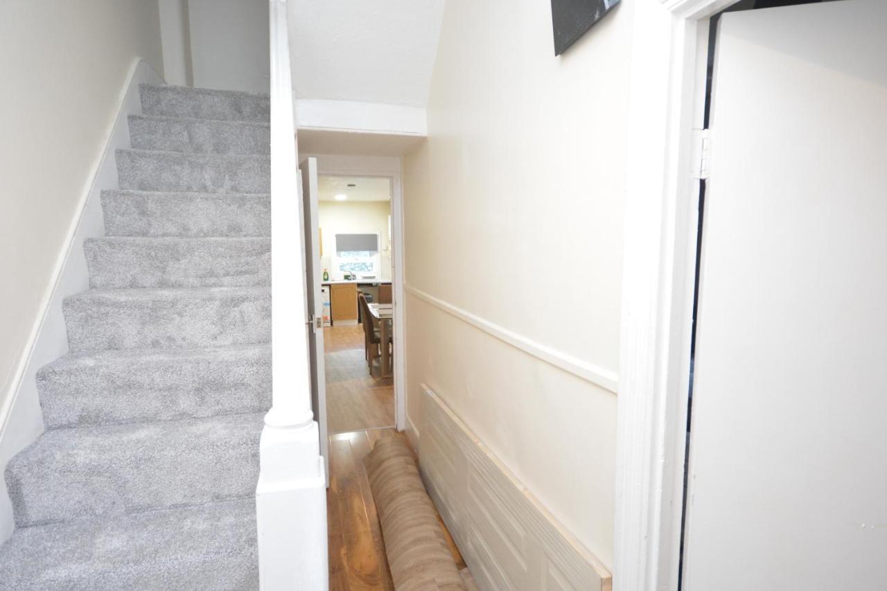 Cheerful 4 Bedroom House In Greater Londyn Zewnętrze zdjęcie