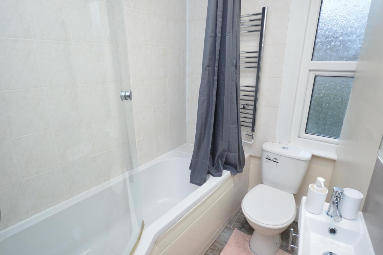 Cheerful 4 Bedroom House In Greater Londyn Zewnętrze zdjęcie