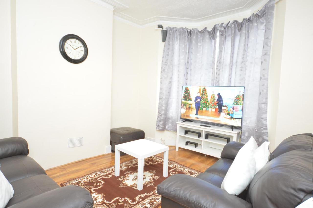 Cheerful 4 Bedroom House In Greater Londyn Zewnętrze zdjęcie